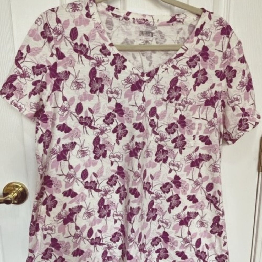 Duluth Trading Women's Sz. Large V-neck Short-Sleeve Knit Tee